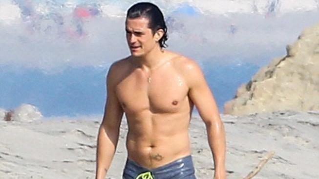 Orlando Bloom se pochlubil vysportovanou postavou