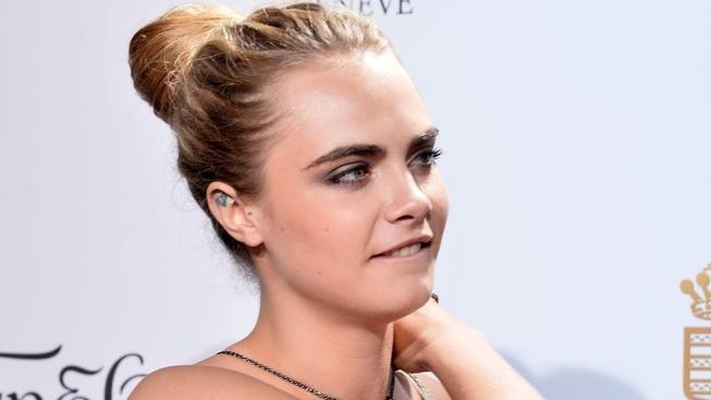 Cara Delevingne opět někoho olizovala. Kdo to odnesl tentokrát?