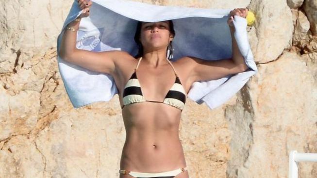 Michelle Rodriguez se v Cannes pochlubila svou sexy postavou