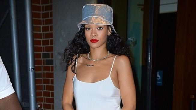 Rihanna se pochlubila novým piercingem