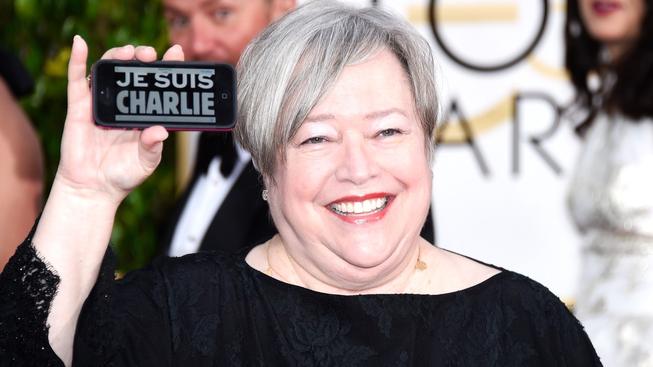 Zlaté glóby 2015: Řada celebrit dorazila s nápisy 'Je suis Charlie'
