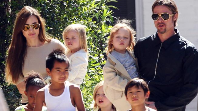 Angelina Jolie a Brad Pitt prý chtějí adoptovat další dítě