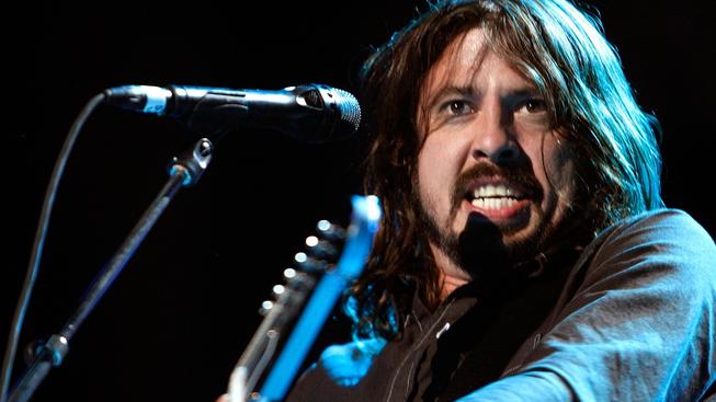 Scéna jako z hororu: David Grohl se málem zabil na koncertu