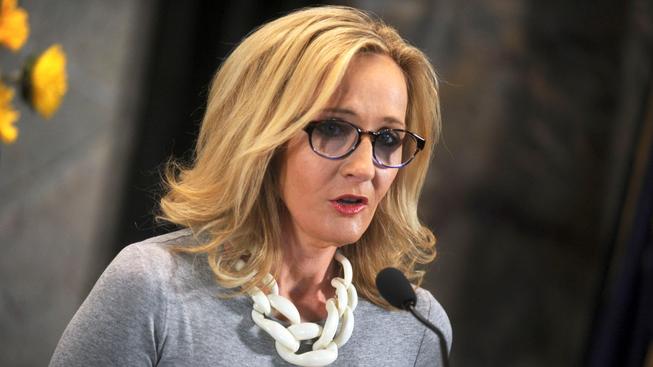 Harry Potter se vrací! J. K. Rowling o slavném kouzelnickém učni píše hru