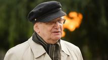 Jiří Suchý zoufale shání peníze pro Semafor. Mj. nabízí Předražené vstupenky