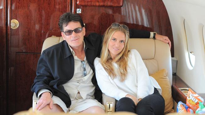 Brooke Mueller o vztazích s Charliem Sheenem: 'Daří se nám fantasticky'