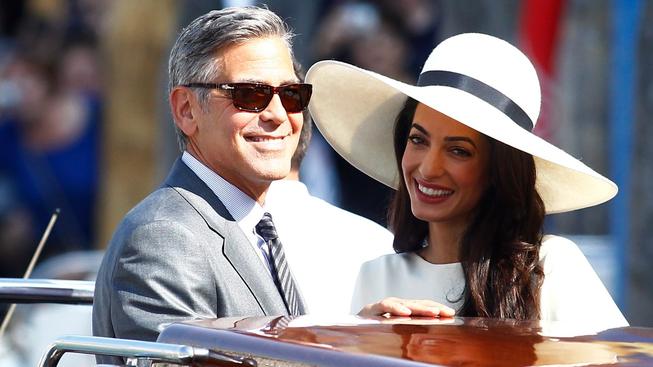 George a Amal Clooneyovi oslavili první výročí svatby. Zatím jim to stále klape