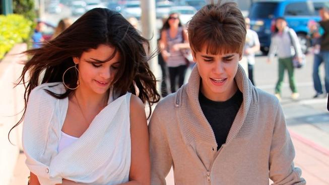 Justin Bieber zpíval Seleně Gomez My Girl. Mrkněte na video!