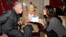 Úspěšný herec, producent a režisér Kirk Douglas ve středu oslavil 99. narozeniny