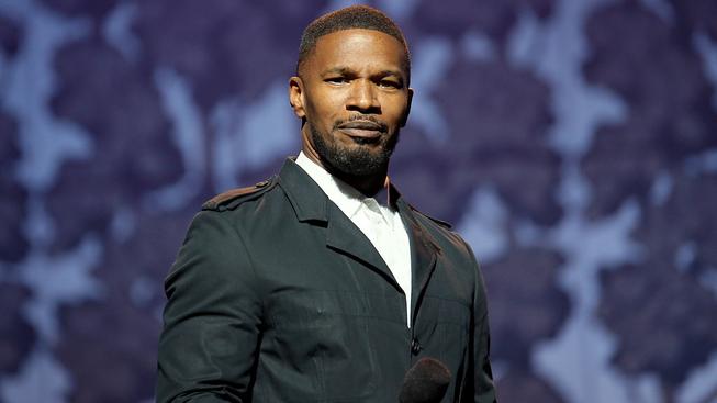 Obdivuhodné: Jamie Foxx zachránil život řidiči, který havaroval nedaleko jeho domu