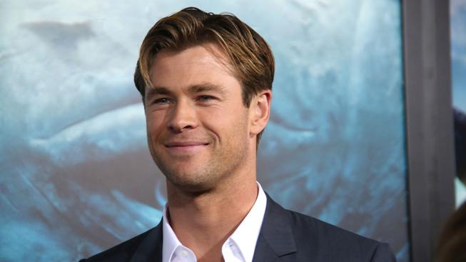 Chris Hemsworth zavtipkoval o údajném románku mezi svým bratrem a Miley Cyrus