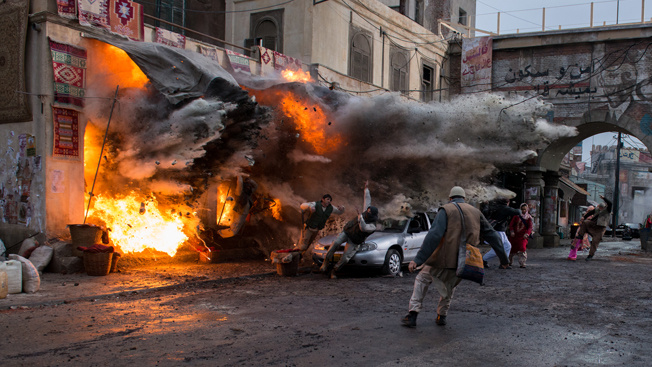 Filmové premiéry: Londýn v plamenech a pokračování tlusté řecké svatby