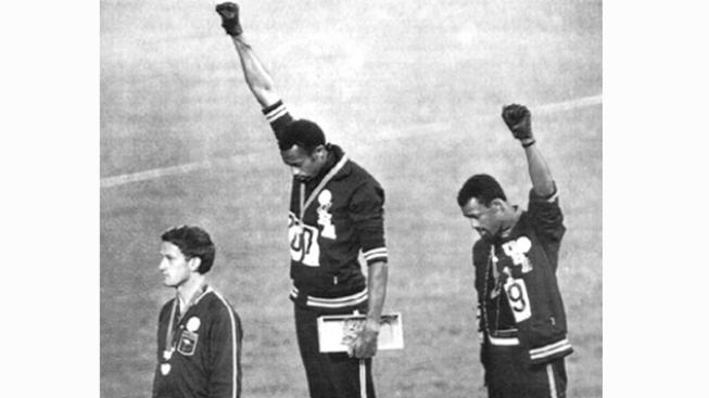 Olympiada 1968: Zatnuté paže jako symbol hnutí Black Power