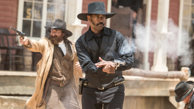 Filmové premiéry: Návrat Sedmi statečných a moderní špionážní drama