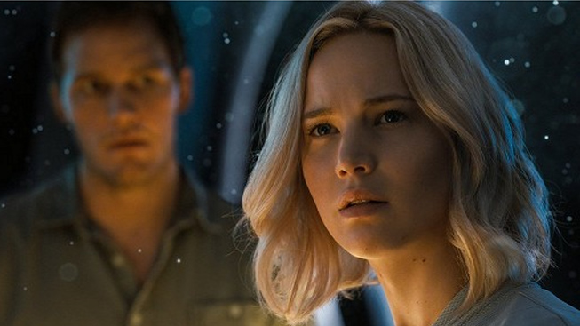 Nepovedené záběry z filmu Pasažéři - vysmátá Jennifer Lawrence a chlípný Laurence Fishburne