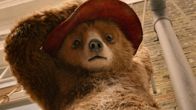 Filmové premiéry: Dobrodružná cesta medvídka Paddingtona a sedm identických sester