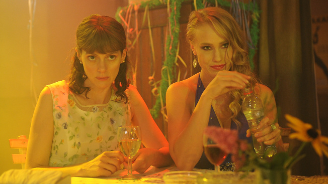 Filmové premiéry: Klára Issová jako zoufalá žena a smrtící hra na palubě vlaku