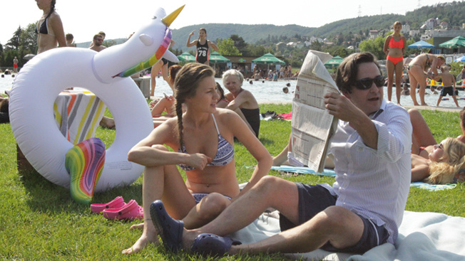 Filmové premiéry: Česká komedie ordinující nevěru a zatajování vládních informací