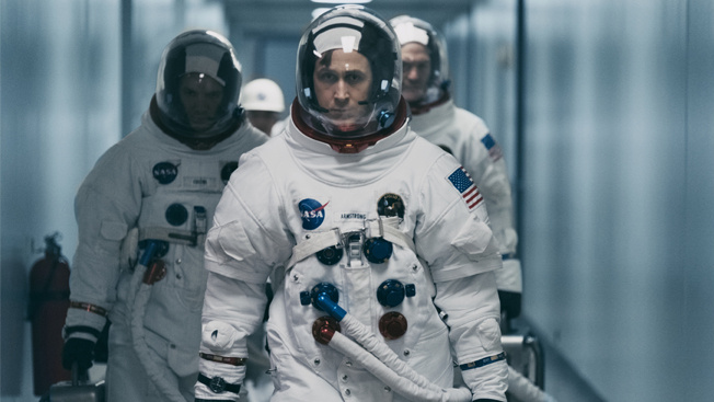 Filmové premiéry: První krok na měsíci a podivný hraniční hotel