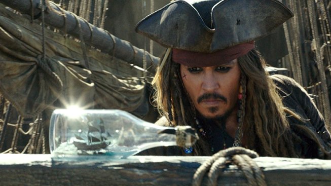 Johnny Depp jako Jack Sparrow ve filmu Piráti z Karibiku: Salazarova pomsta.