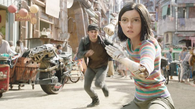 Filmové premiéry: Alita jako holka s robotickým tělem a elegantní Jaromír Hanzlík