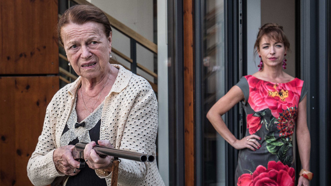 Filmové premiéry: Iva Janžurová jako Teroristka a superhrdina Shazam