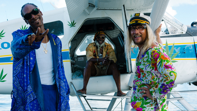 Filmové premiéry: Plážový povaleč a propad do paralelního světa