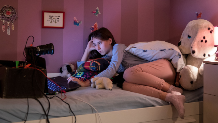 Filmové premiéry: Zneužívání dětí na internetu a rukojmí Islámského státu