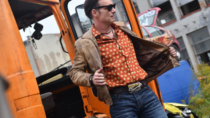 Filmové premiéry: Ivan Trojan jako zastydlý puberťák a závody psích spřežení