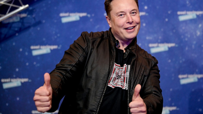 Blíží se éra planety opic? Vizionář Musk ovládl šimpanzí mysl!