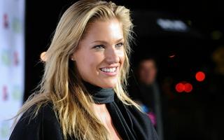 Candace Kroslak | OSOBNOSTI.cz