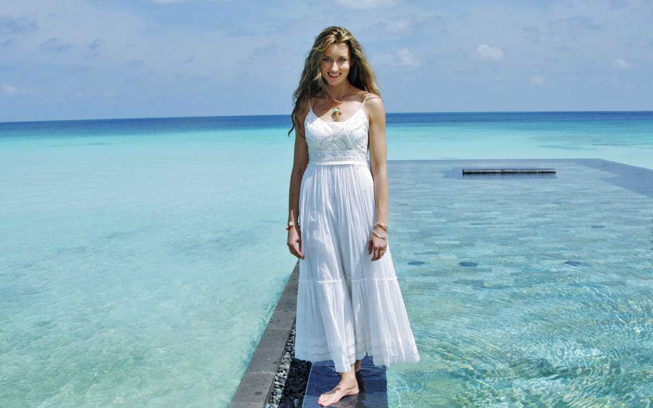 Natascha mcelhone bikini