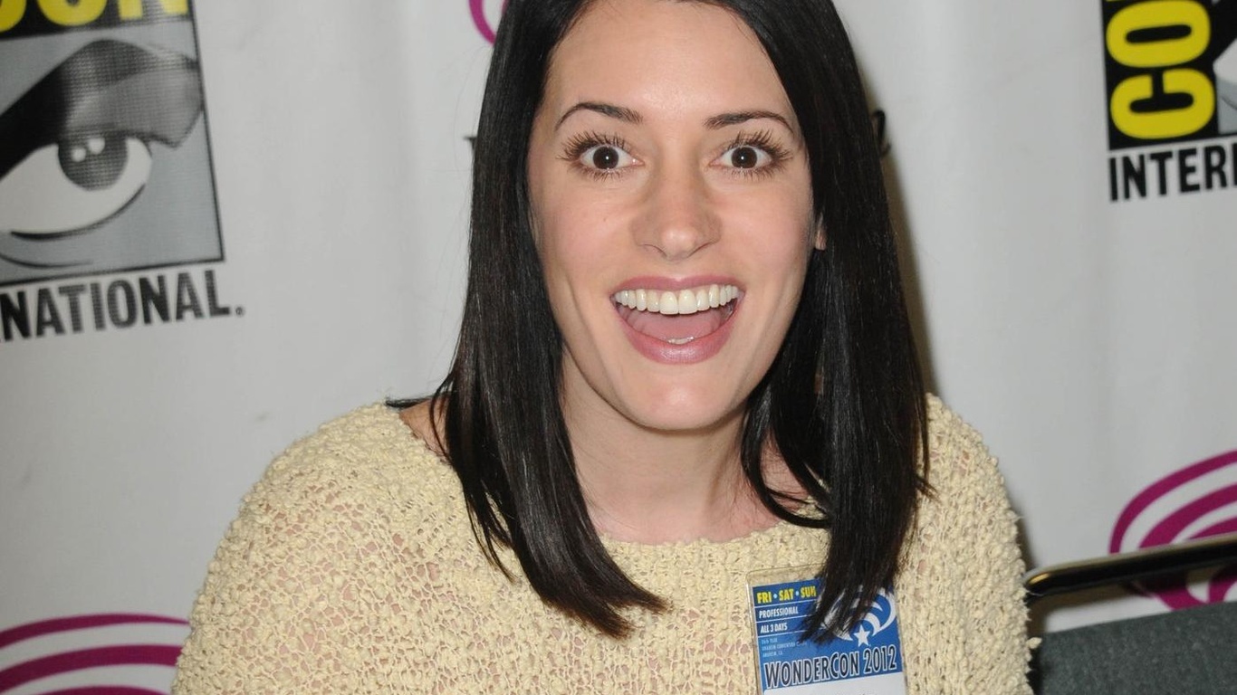 Paget brewster nails