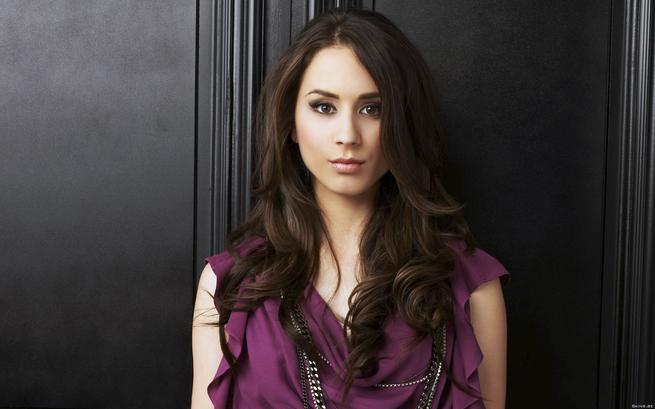 Troian Bellisario