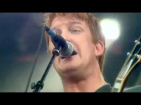 Profilový obrázek - [04] Queens of the Stone Age - Everybody Knows That You're Insane (Live @ Werchter Festival, 2005)