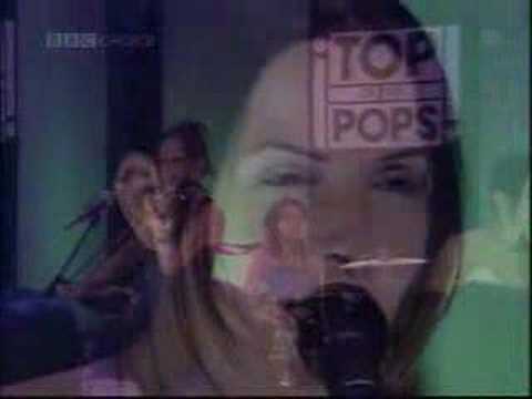 Profilový obrázek - 1998-08 - The Corrs - What Can I Do (Live @ TOTP)