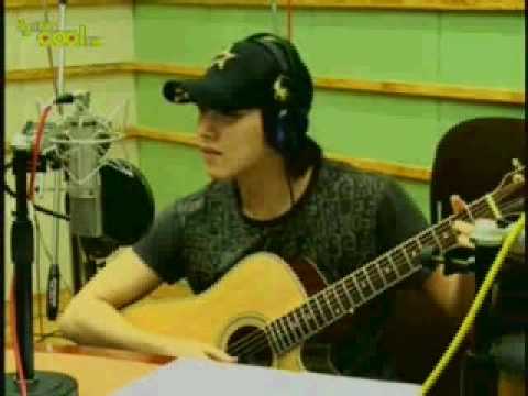Profilový obrázek - [290409]Sungmin plays guitar!
