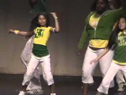 Profilový obrázek - 8 year old Zendaya Coleman dance performance part 2