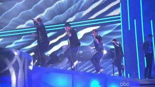 BackStreet Boys & New Kids On The Block = NKOTBSB (Performance In American Music Awards 2010) 