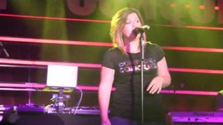 Kelly Clarkson live "Save you"