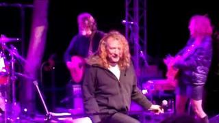 Robert Plant Plays Ramble On 11/5/11