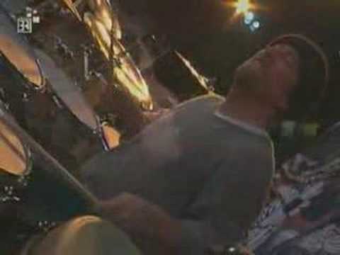 Profilový obrázek - Alanis Morissette - A Man (Live, Rock im Park 2001)