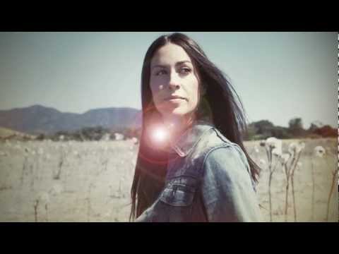 Profilový obrázek - Alanis Morissette - "Guardian" Lyric Video