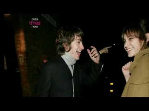 Profilový obrázek - Alex Turner and Alexa Chung - 21 Most Annoying Couples