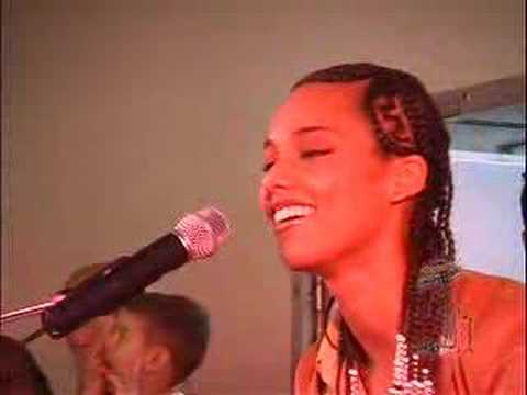 Profilový obrázek - Alicia Keys performing Live in Hartford, CT 2001