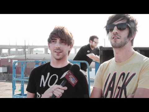 Profilový obrázek - All Time Low "Time Bomb" Music Video Behind-The-Scenes!