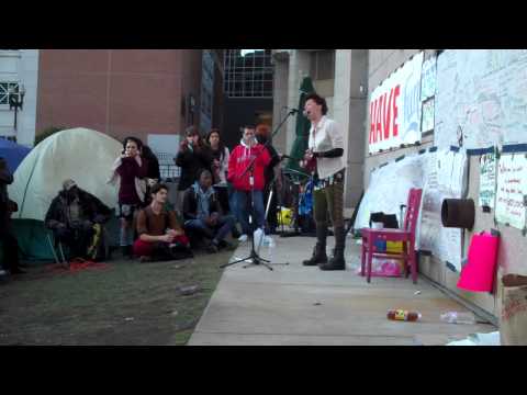 Profilový obrázek - Amanda Palmer at Occupy Boston plays "The World Turned Upside Down"