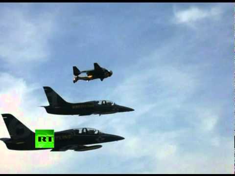 Profilový obrázek - Amazing Video: 'Jet Man' stunts alongside fighter jets over Alps