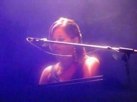 Profilový obrázek - Andrea Corr - Runaway (Live In Barcelona)