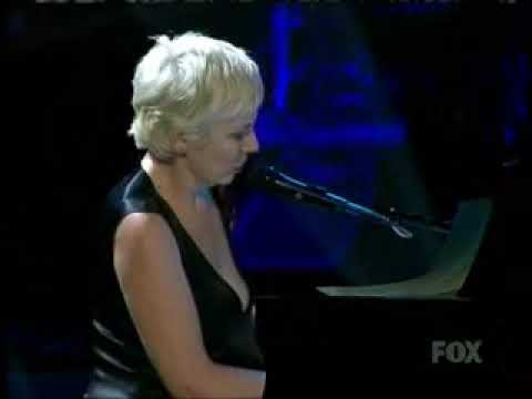 Profilový obrázek - Annie Lennox Bridge Over Troubled Water Live on American Idol Gives Back 2007